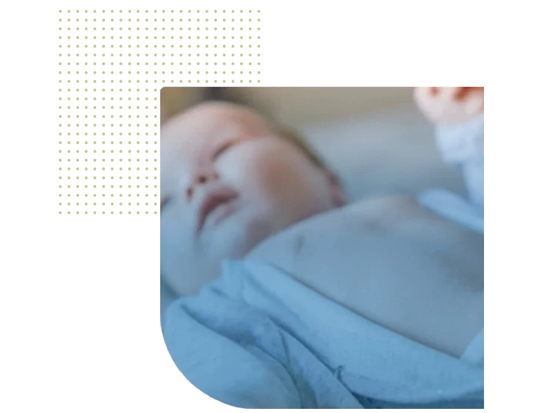 niemowlę z niebieską aplą octenisept® na rany i skaleczenia